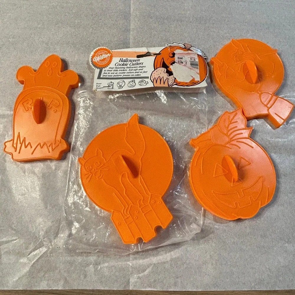 Vintage‎ 80s Wilton Halloween Cookie Cutters Set w/ Recipe Card Unused